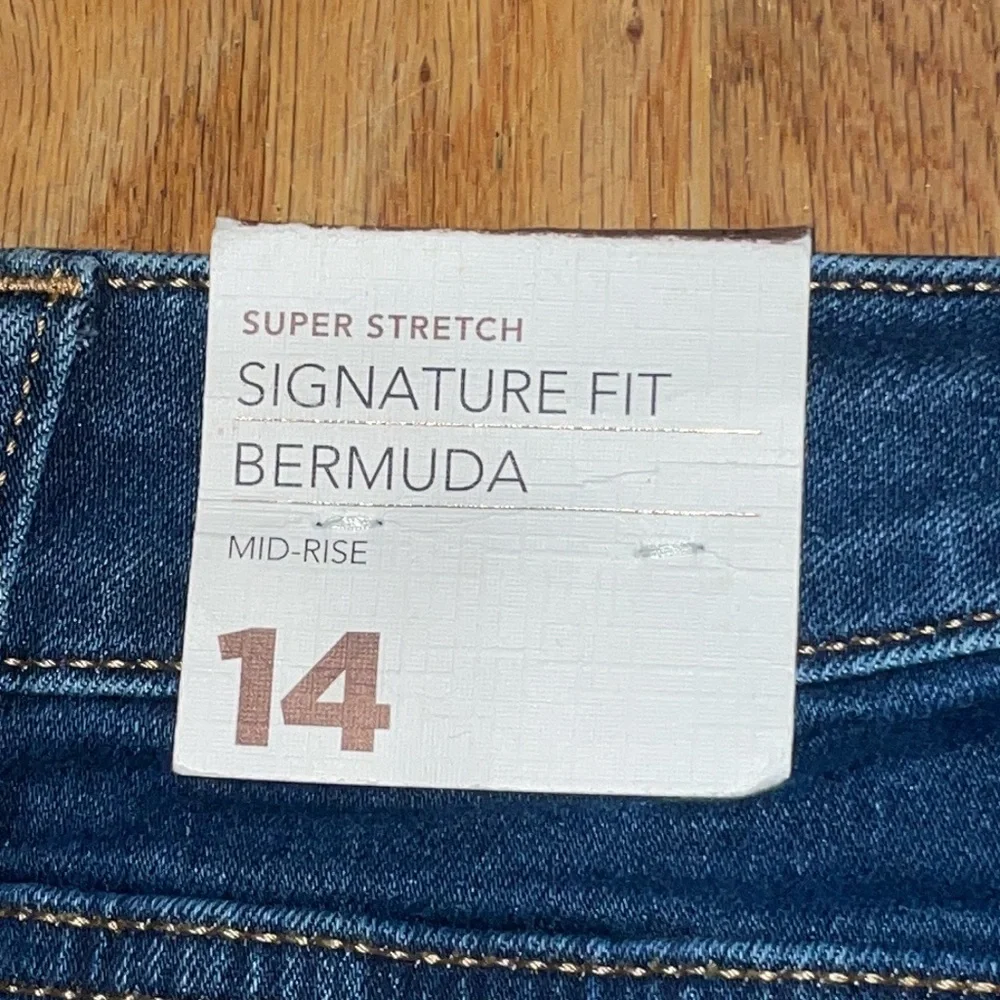 NEW Lane Bryant Dark Blue Jean  Signature Fit Denim Bermuda Short - Dark Wash 14